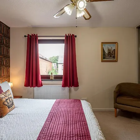 14 Cloisters Walk Apartman York