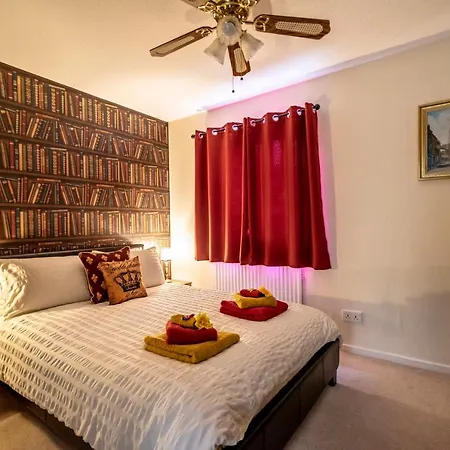 14 Cloisters Walk Apartman *